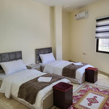 Ibn Kathir Apartment Madaba Kültér fotó